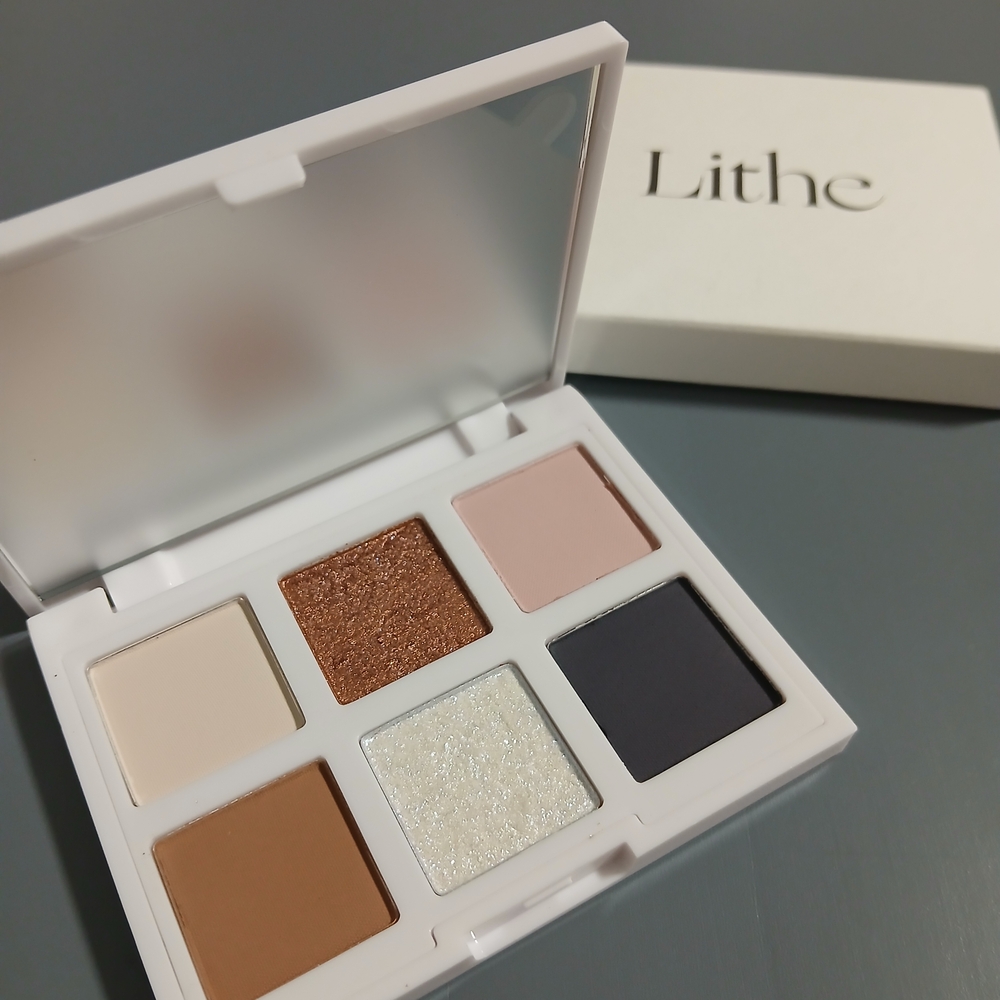 Lithe Eyeshadow Palette - Cream, Brown, Gold, Black Shades